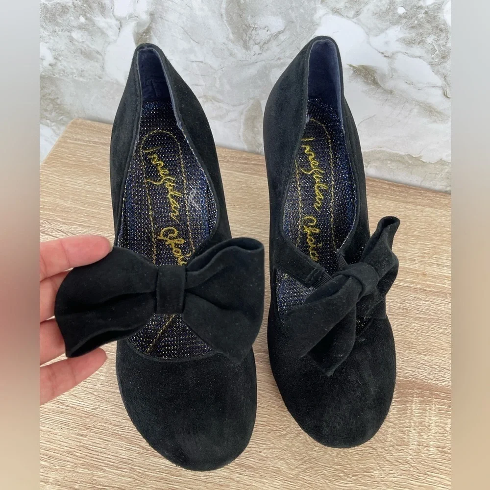 IRREGULAR CHOICE WINDSOR Black Suede Bow Pumps size 39/8